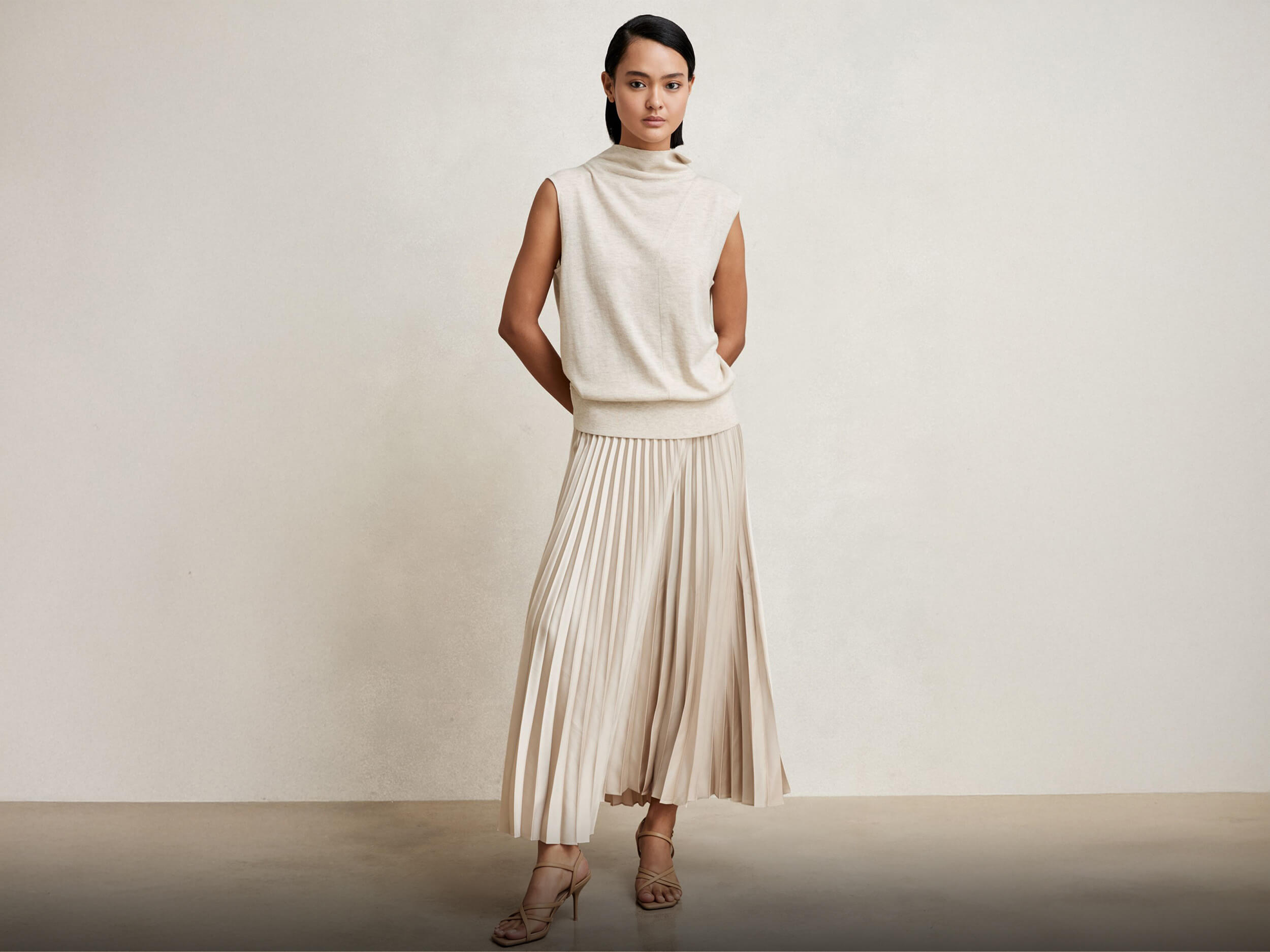 SUKNĚ KAPSULOVÝ ŠATNÍK